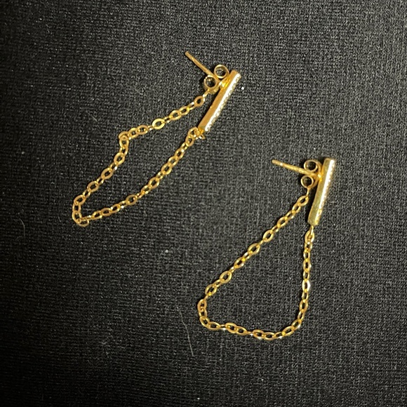 Gold tone chain link earrings - Picture 3 of 3